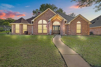 504 Lakewood Dr, Longview, TX 75604