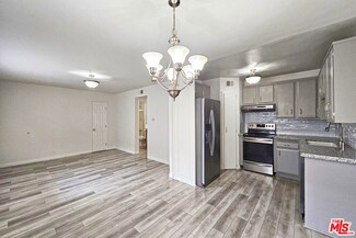 18555 Collins St Unit C10, Tarzana, CA 91356