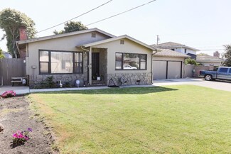 12 Acacia Cir N, Salinas, CA 93901
