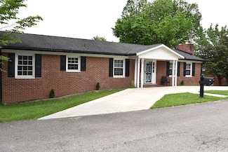 23 Larchmont Dr, Huntington, WV 25705