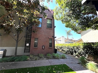 561 W Maple Ave, Orange, CA 92868