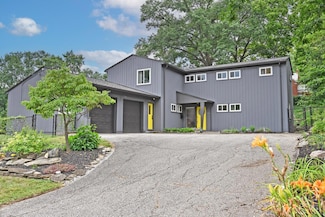 400 Rawson Woods Ln, Cincinnati, OH 45220