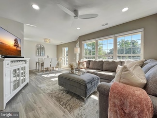 9286C Cardinal Forest Ln Unit 301, Lorton, VA 22079