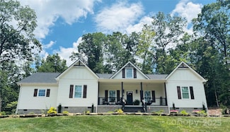70 Jp Huggins Dr, Hendersonville, NC 28792