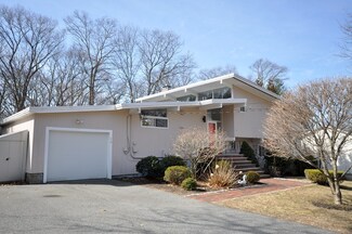 15 Parliament Ln, Woburn, MA 01801