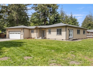1143 9th St SE, Bandon, OR 97411