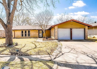 1810 Guinevere St, Arlington, TX 76014