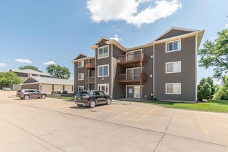 4712 Chadwick Rd Unit 10, Cedar Falls, IA 50613