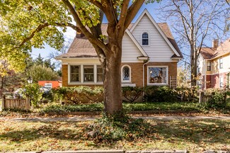 10 N Porter St, Elgin, IL 60120