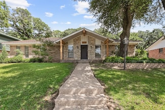 212 Timberlake Dr, Azle, TX 76020