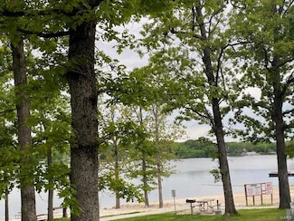 20 E Lakeview Dr, Summer Set, MO 63020