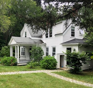 11 Pine Hill Rd S, Cape Neddick, ME 03902