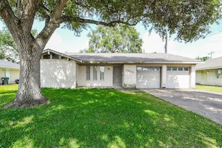 1902 S Memorial Ct, Pasadena, TX 77502