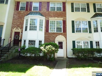 261 Larch Ln, Mahwah, NJ 07430