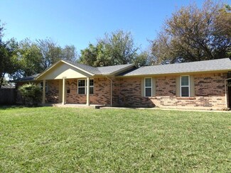 1000 Hargis Ln, Moore, OK 73160