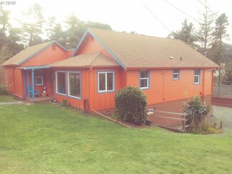 1037 Jackson St, Port Orford, OR 97465