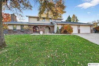 12656 Woodsdale Cir, Omaha, NE 68137