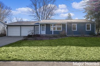 303 Roberta Jayne Dr, Lowell, MI 49331