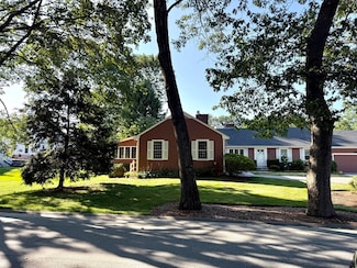 4 Lois Ln, Lexington, MA 02420