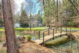 7081 Redthorne Rd, Rogue River, OR 97537