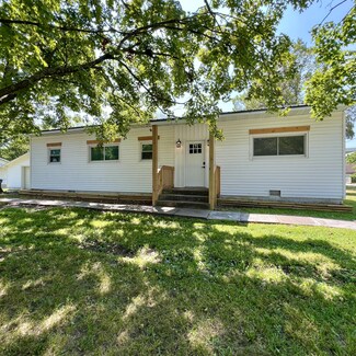 726 Mcnatt Ave, Aurora, MO 65605