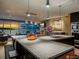 99 Union St Unit 1102, Seattle, WA 98101