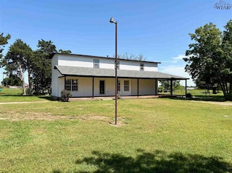 907 Schmoker Rd, Burkburnett, TX 76354