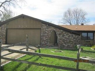 530 Kingston Blvd, McHenry, IL 60050