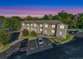 304 Colonial Club Dr, New Albany, IN 47150