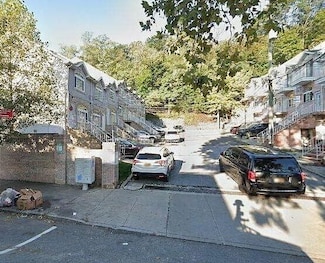 28 Maxie Ct, Staten Island, NY 10304