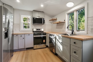 14 Lincoln St Unit 1, Weymouth, MA 02191