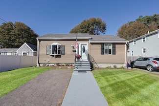 19 Arnold Ave, Peabody, MA 01960