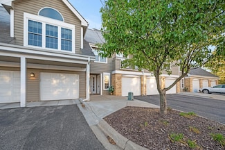 6145 Chasewood Pkwy Unit 2, Hopkins, MN 55343
