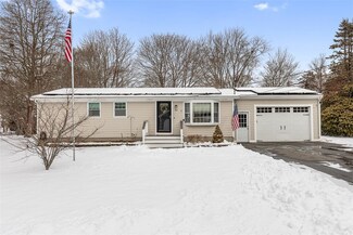 80 Leger Ln, Tiverton, RI 02878