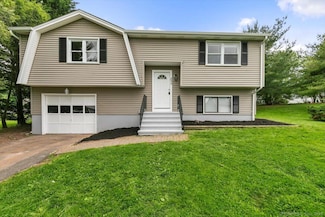 258 Cartpath Dr, Meriden, CT 06450