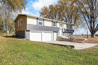 8919 Hackberry Dr, Dunkerton, IA 50626