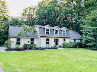 4535 Deer Creek Dr, Norton Shores, MI 49441