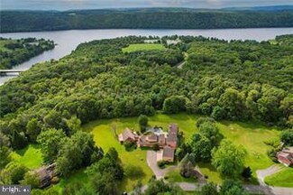 265 Pine Cove Ct, Lehighton, PA 18235