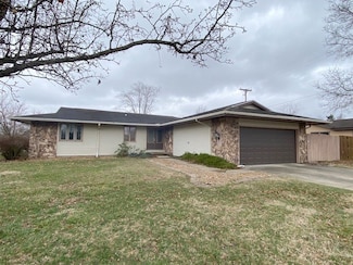 706 Clifton Dr, Charleston, IL 61920