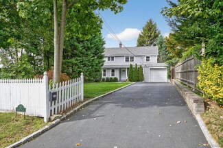 20 Locust Place, Locust Valley, NY 11560