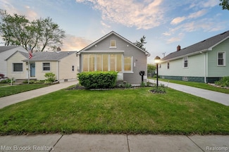 262 W Tacoma St, Clawson, MI 48017
