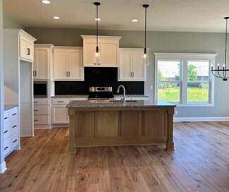 18571 W 193rd St, Spring Hill, KS 66083