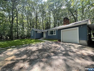 157 Kakeout Rd, Kinnelon, NJ 07405