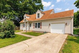 203 E 1st St N, Mount Olive, IL 62069