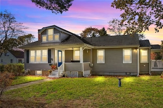 79 Carpenter St, Warwick, RI 02886