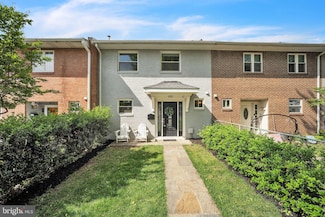 909 First St, Alexandria, VA 22314
