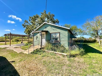 1128 Fm 3175, Lytle, TX 78052