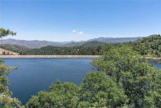 537 Canyon View Dr, Lake Arrowhead, CA 92352