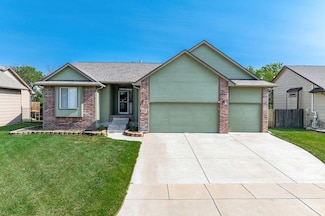 714 E Sprucewood Cir, Park City, KS 67147