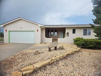 526 S Woodstock Dr, Pueblo, CO 81007